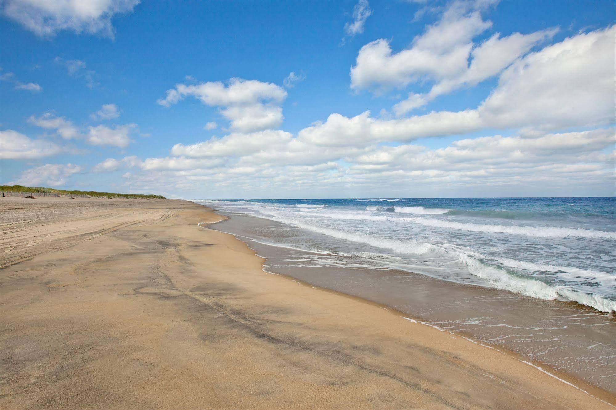 Days Inn By Wyndham Kill Devil Hills Oceanfront - Wilbur Eksteriør billede
