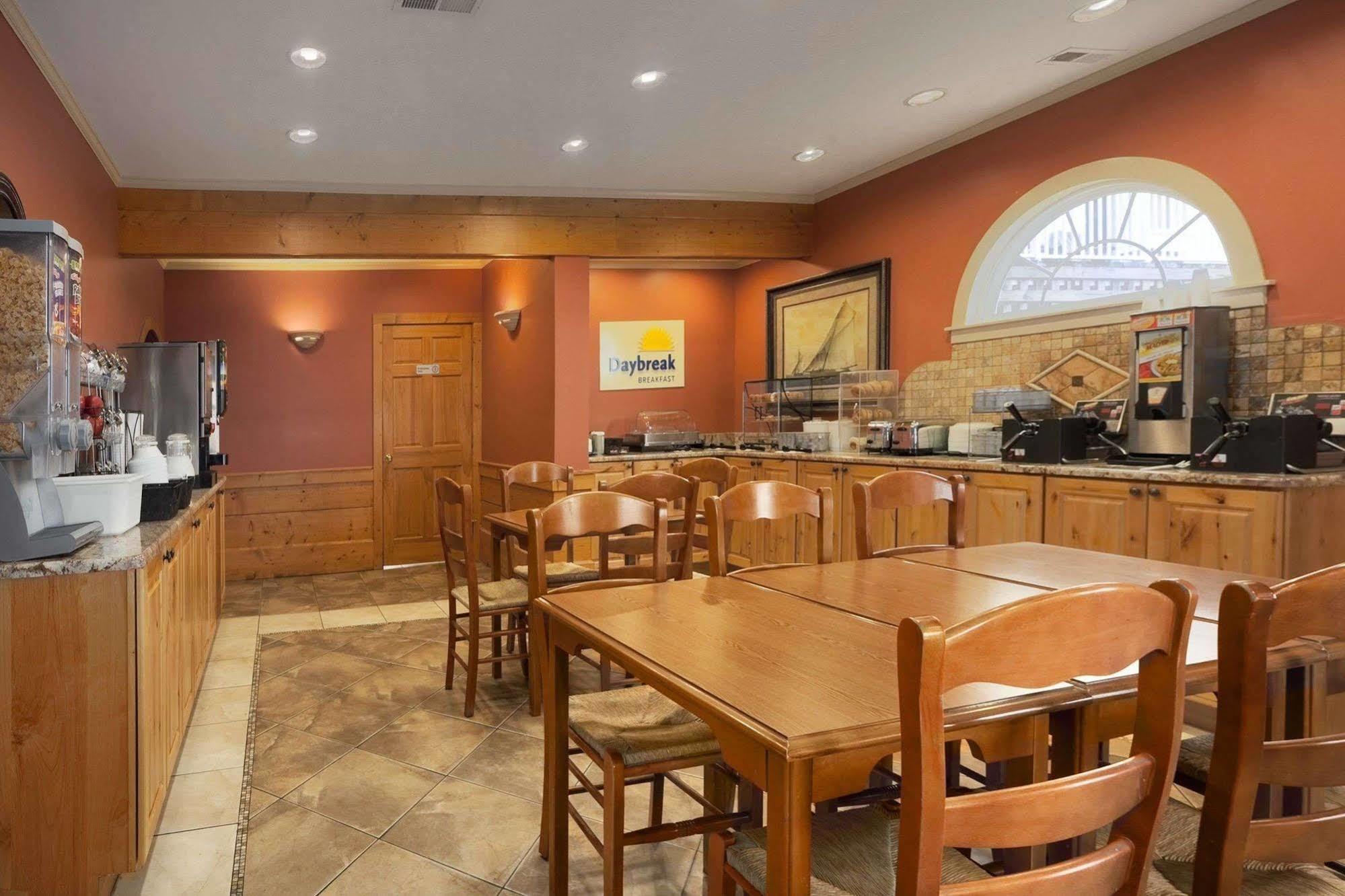 Days Inn By Wyndham Kill Devil Hills Oceanfront - Wilbur Eksteriør billede